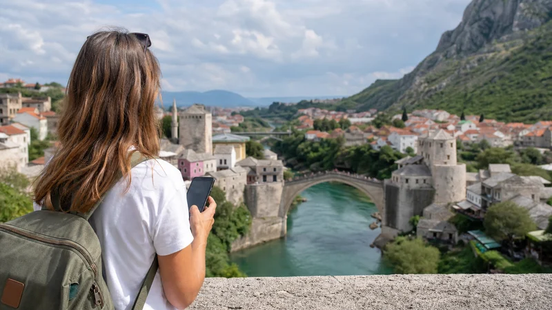Traveller using a smartphone during manual network selection for a bosnia and herzegovina esim in Bosnia and Herzegovina.
