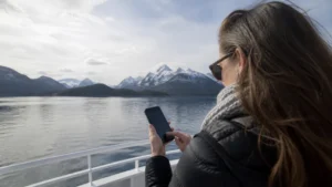 Traveller using a smartphone in Argentina for can you rely on mobile data during argentina boat trips?