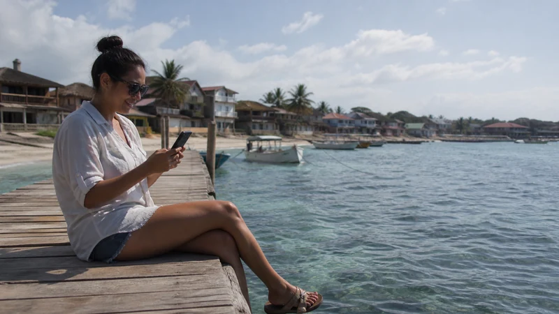 Traveller using a smartphone in Panama for coiba mobile internet