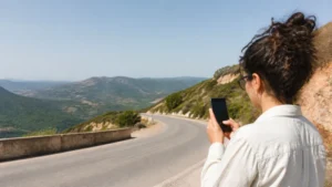 Traveller using mobile internet between Constantine and Annaba