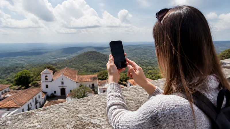Traveller using a smartphone in Argentina for a visitor’s guide to mobile internet in córdoba