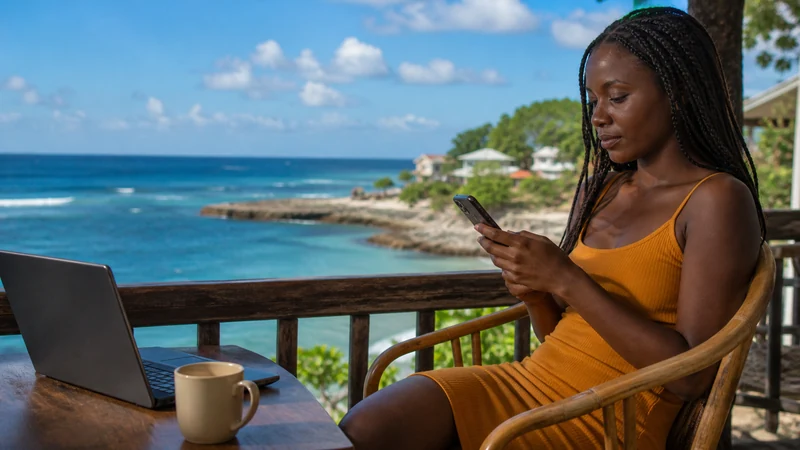 Traveller using a smartphone in the Dominican Republic for dominican republic digital nomad internet