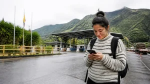 Traveller using a smartphone in Ecuador for ecuador colombia border internet