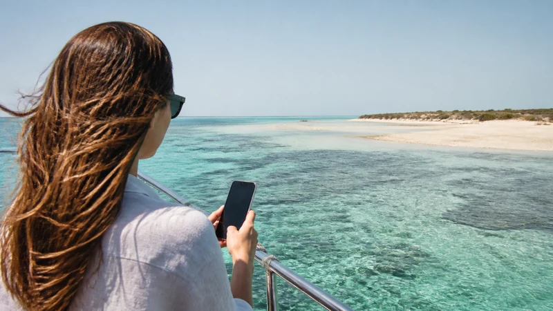 Traveller using a smartphone in Bahrain for hawar islands mobile internet