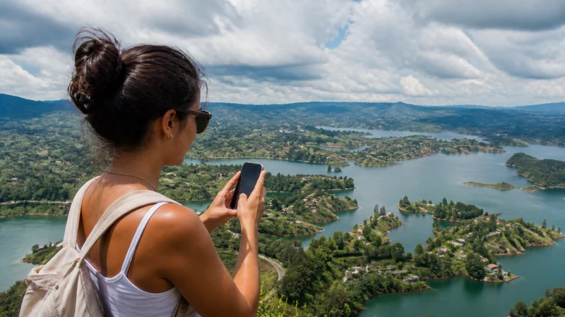 Traveller using a smartphone in Colombia for how much mobile data will you need in colombia?