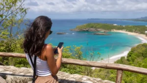 Traveller using a smartphone in the Dominican Republic for how much data dominican republic