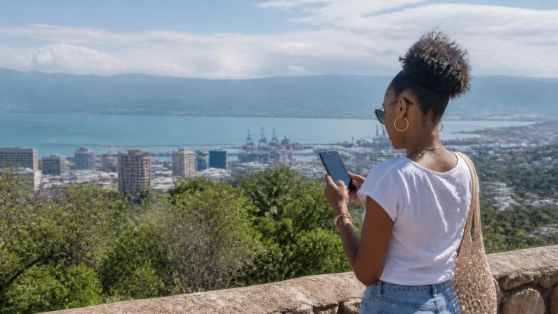 Traveller using a smartphone in Jamaica while staying connected in Kingston
