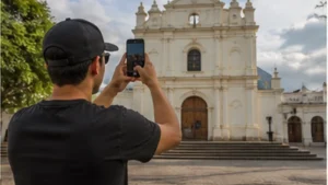Traveller using a smartphone in El Salvador while researching mobile internet in juayúa