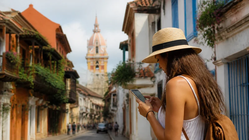 Traveller using a smartphone in Colombia for local sim or travel esim in colombia?