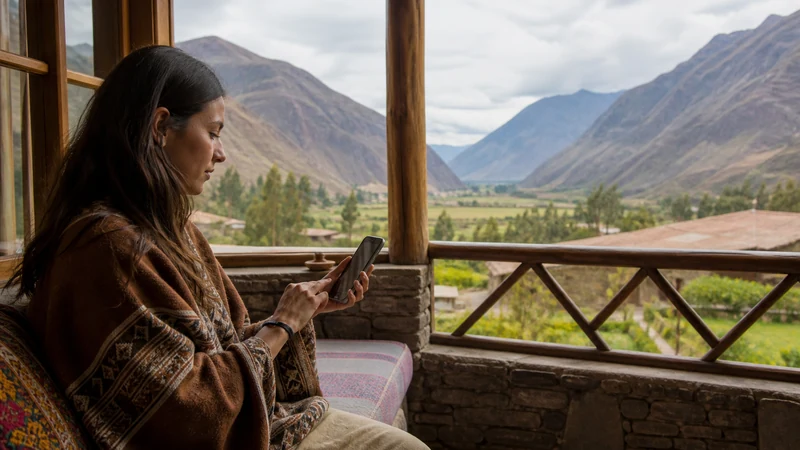 Traveller using a smartphone in Peru for manual network selection peru esim