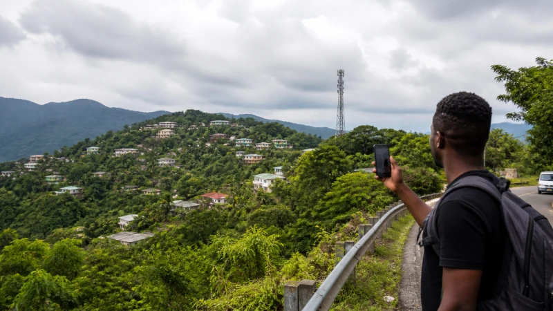 Traveller using a smartphone in Jamaica while comparing mobile networks in Jamaica