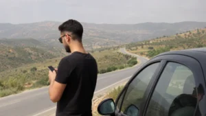 Traveller using mobile internet between Oran and Tlemcen