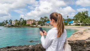 Traveller using a smartphone in the Dominican Republic for samana mobile internet