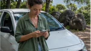 Traveller using offline maps on a smartphone in Seychelles