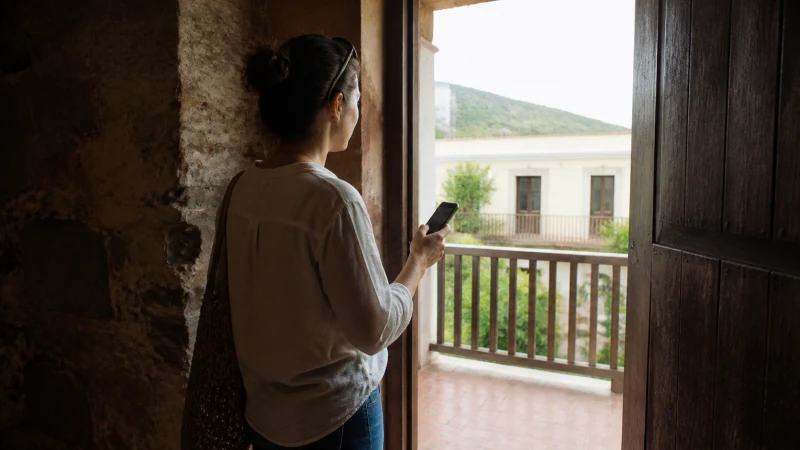 Traveller using a smartphone in Puerto Rico while using mobile data in Puerto Rico