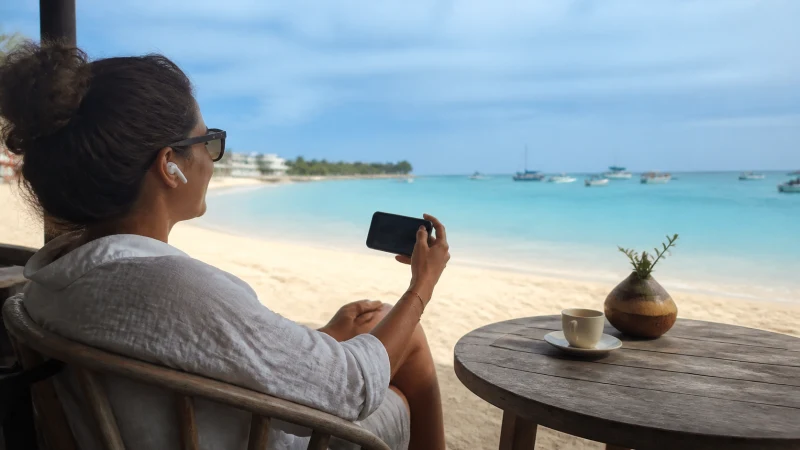 Traveller streaming with mobile data in Cape Verde